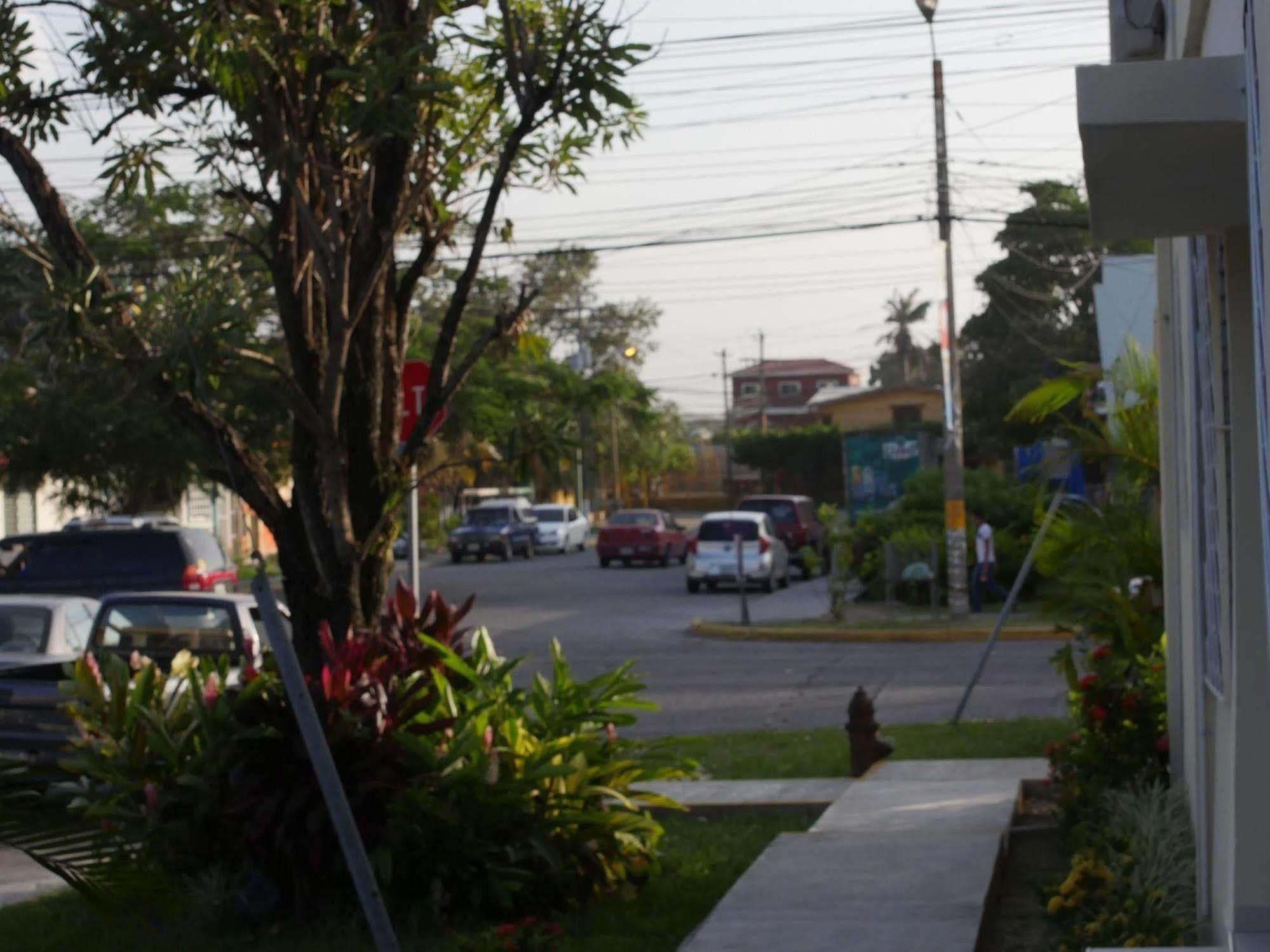 Hotel Carnaval La Ceiba Exteriér fotografie